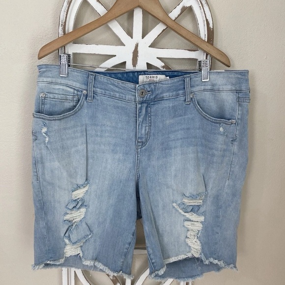 torrid Pants - NWT TORRID size 18 BLUE MORNING DISTRESSED 8" SHORT JEAN SHORTS